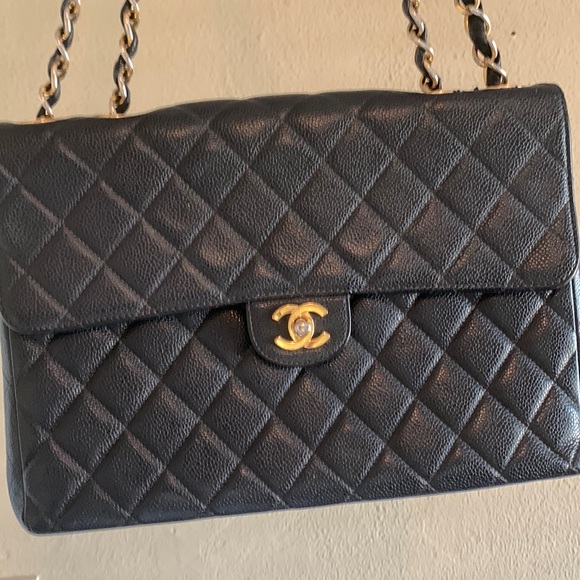 CHANEL Handbags - Vintage CHANEL Quilted CC Single Flap Bag